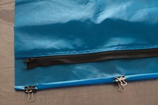 unlined_box_pouch_or_bag/01-zipper_first_side-tmb.jpg