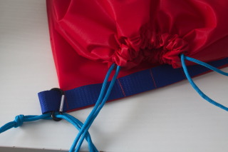 drawstring_backpack/08-cords-tmb.jpg